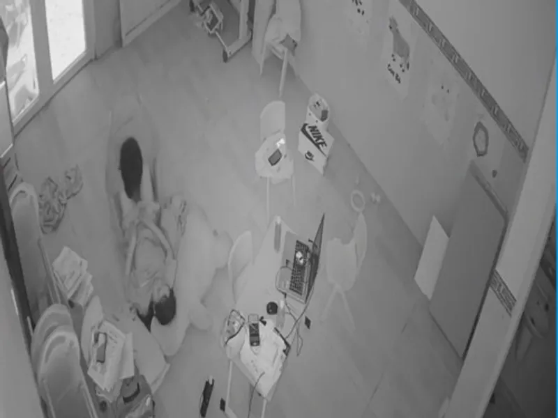 Lộ clip nện cùng tình nhân tại phòng khách