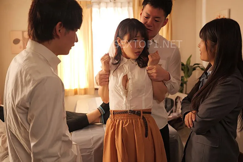 Không ưa má kế, công chúa gọi bạn học về nhà cưỡng hiếp