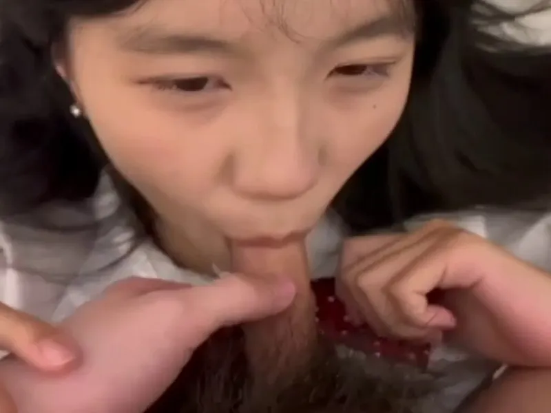 Em loli dễ thương mút cặc biến em thành con đào dâm dục p2